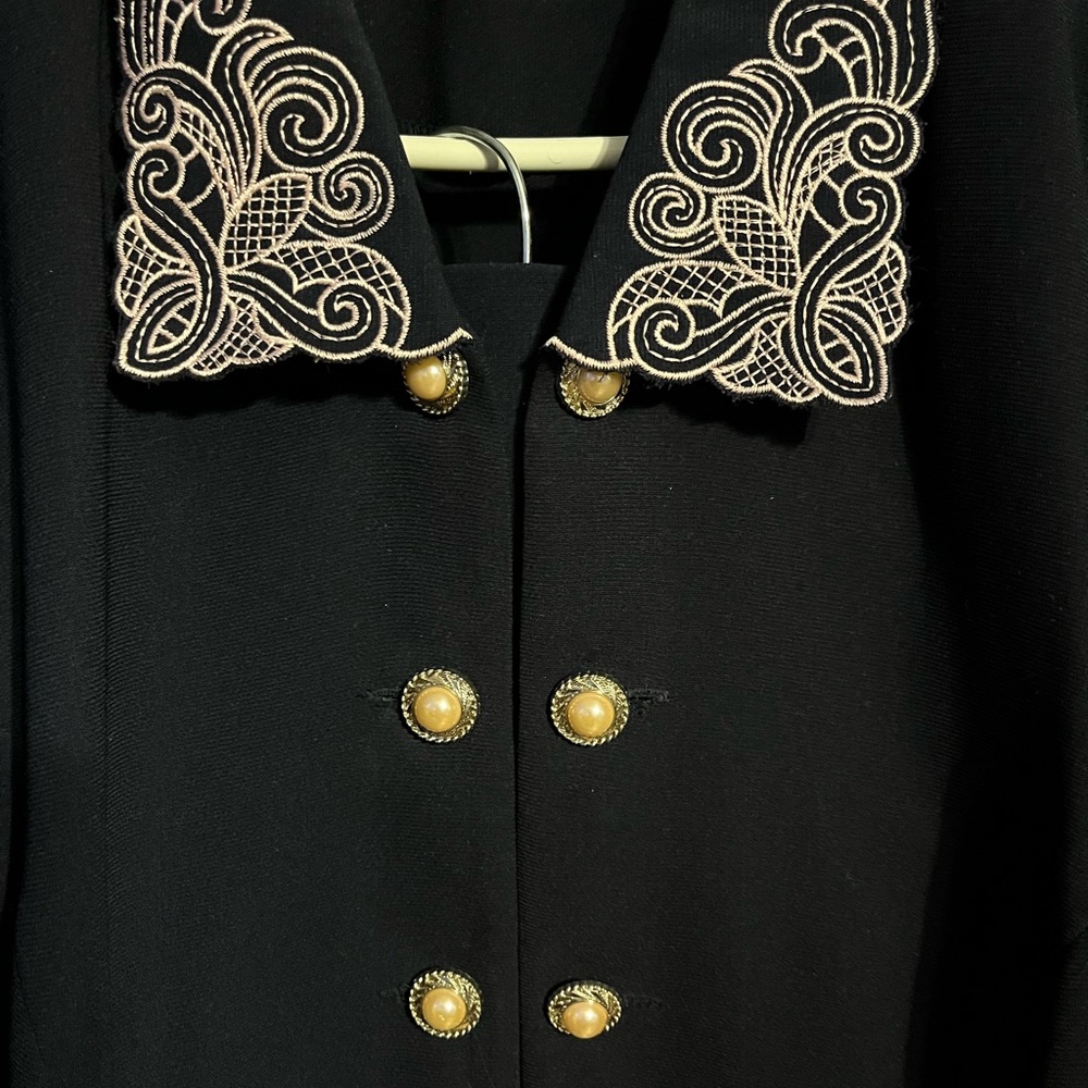 2 pc Navy Dinner Suit w pink embroidered collar & pleated skirt size 22wp
